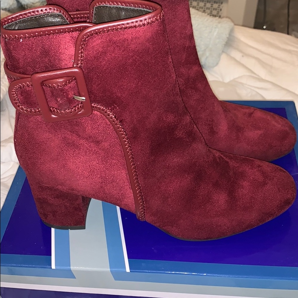 White mountain suede booties